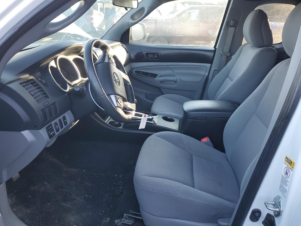 2015 Toyota Tacoma - Image 7