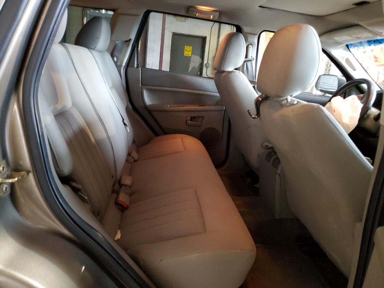 2006 Jeep Grand Cherokee - Image 11