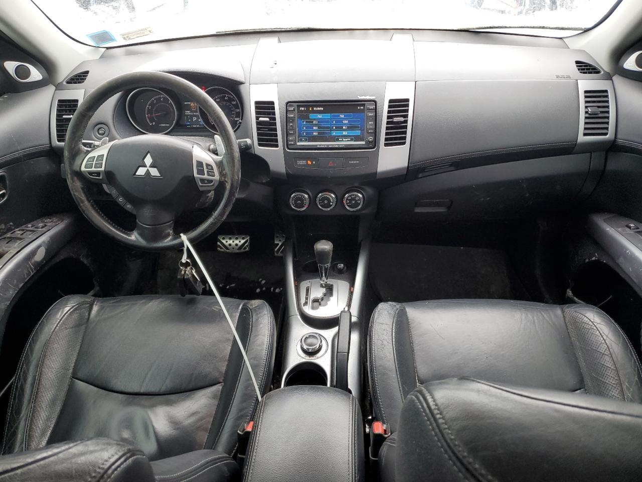 2011 Mitsubishi Outlander - Image 8