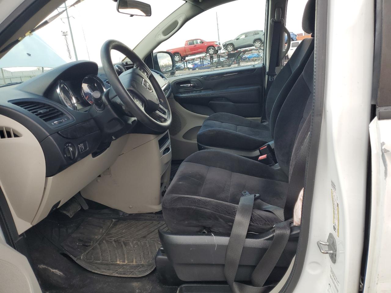 2014 Dodge Caravan - Image 7