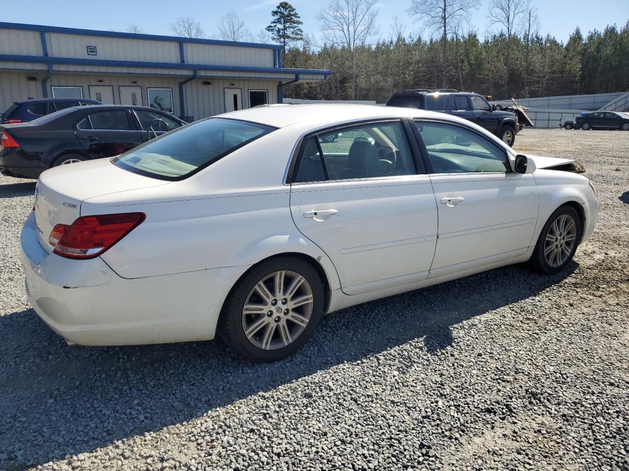 2007 Toyota Avalon - Image 3