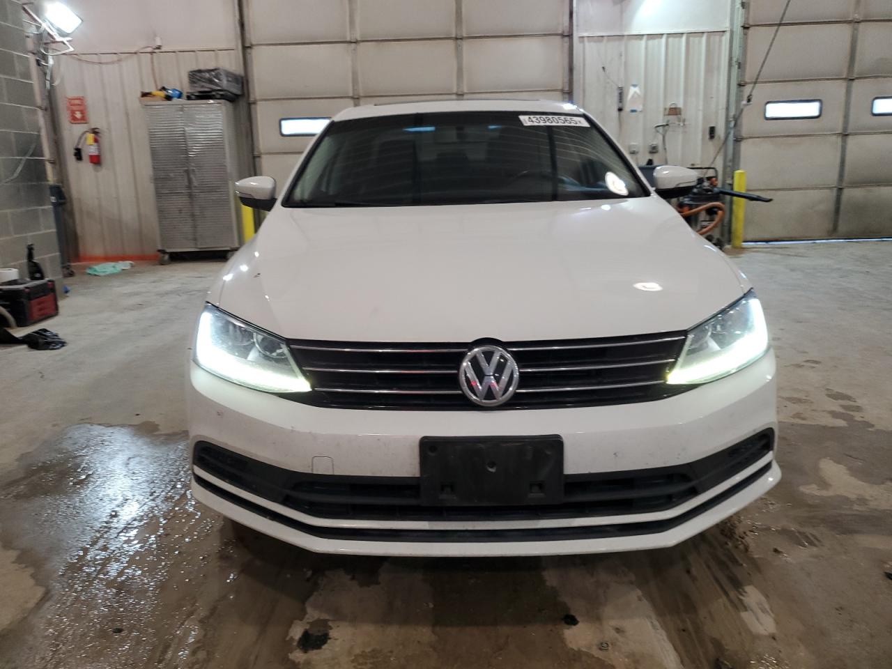 2017 Volkswagen Jetta - Image 5