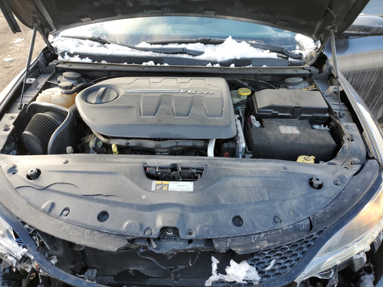 2016 Chrysler 200 - Image 12