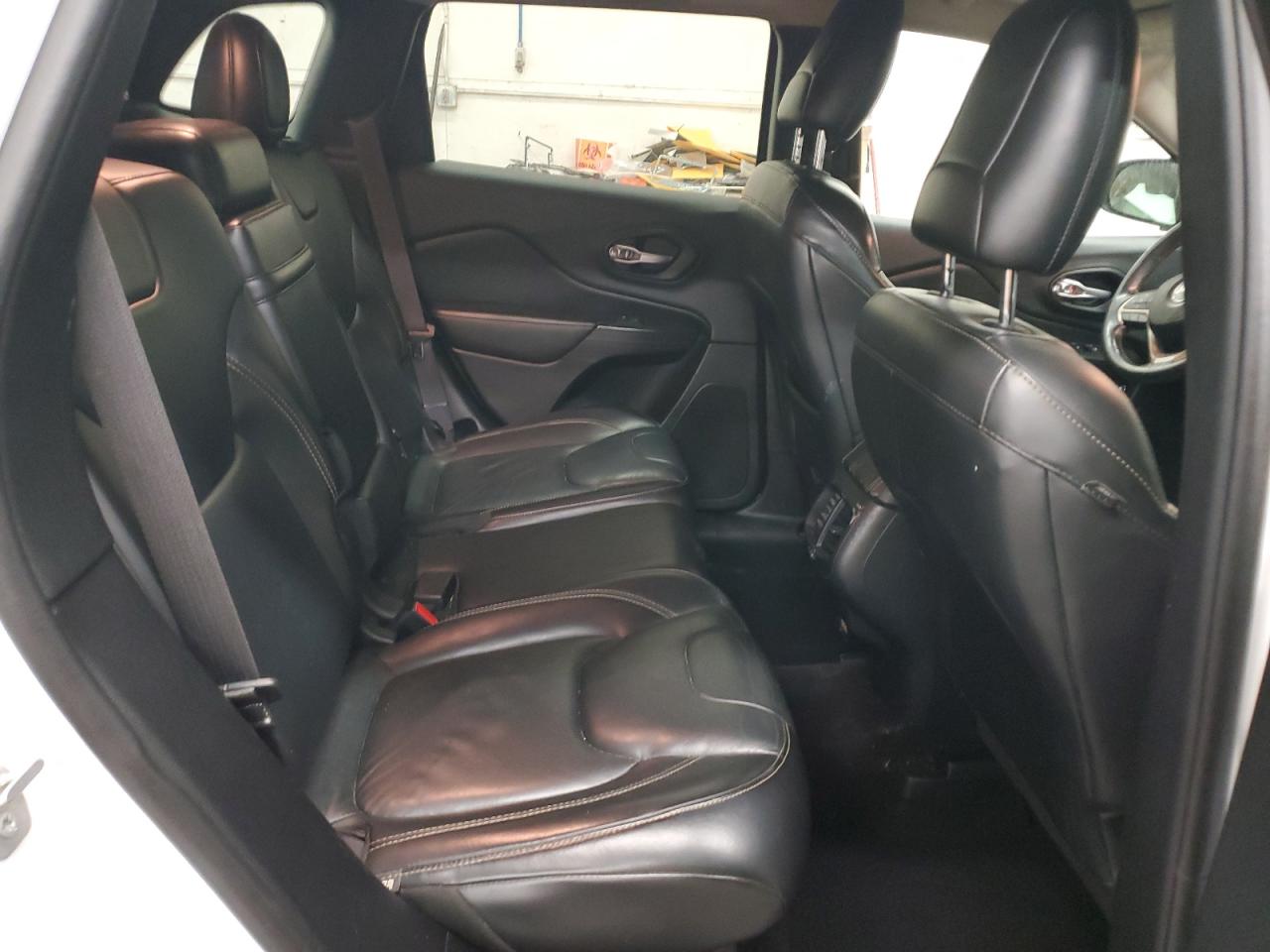 2016 Jeep Grand Cherokee - Image 11