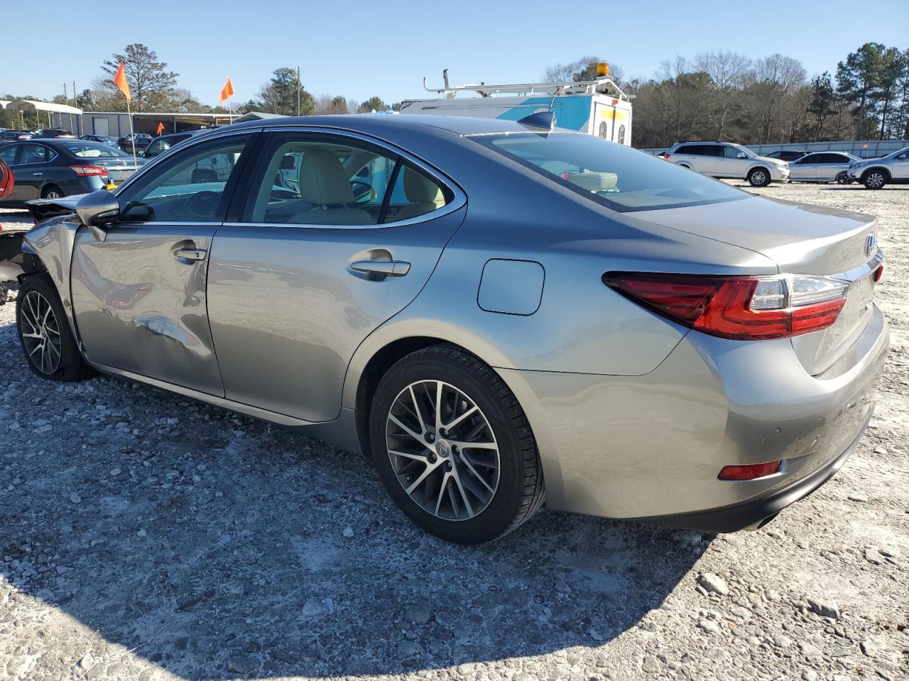 2017 Lexus ES - Image 2