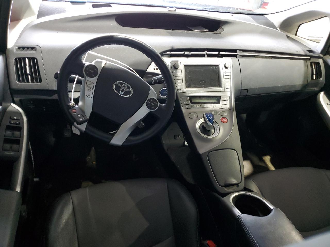 2015 Toyota Prius - Image 8
