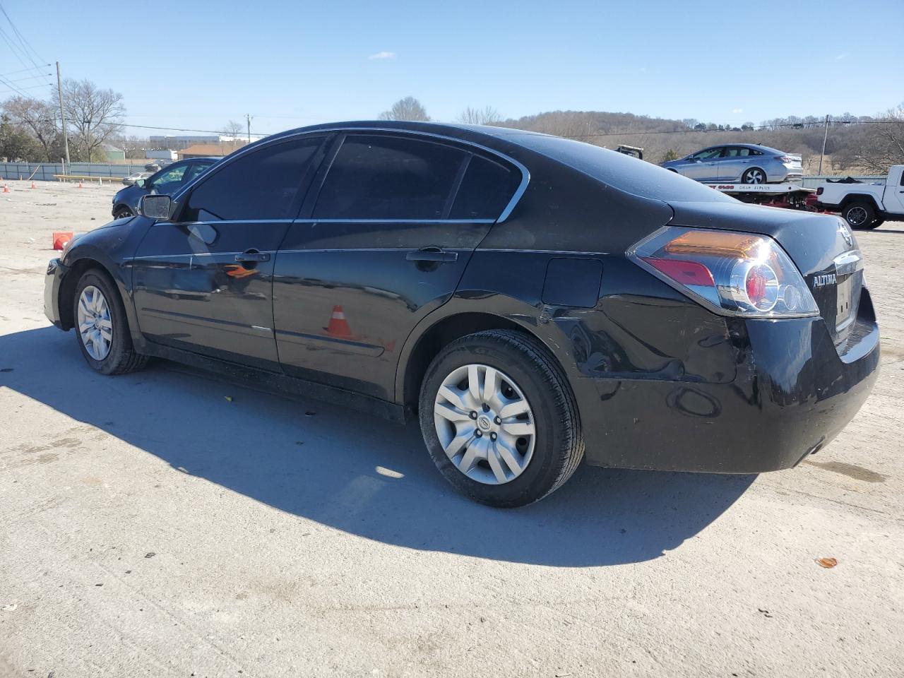 2010 Nissan Altima - Image 2