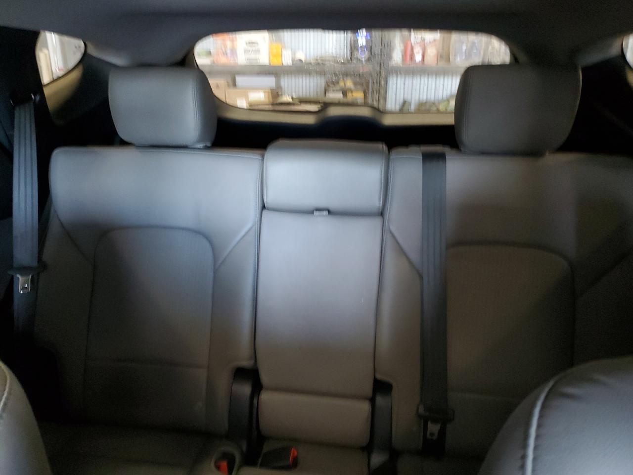 2016 Hyundai Santa Fe - Image 10