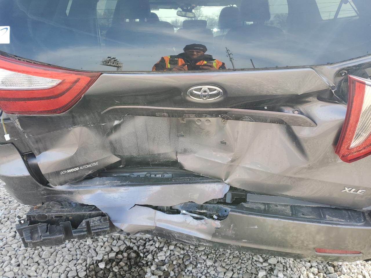 2018 Toyota Sienna - Image 9