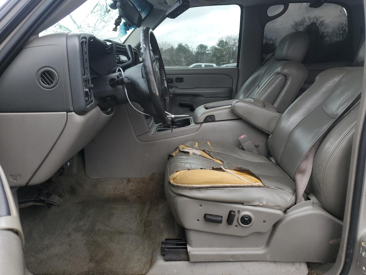2004 Chevrolet Tahoe - Image 7