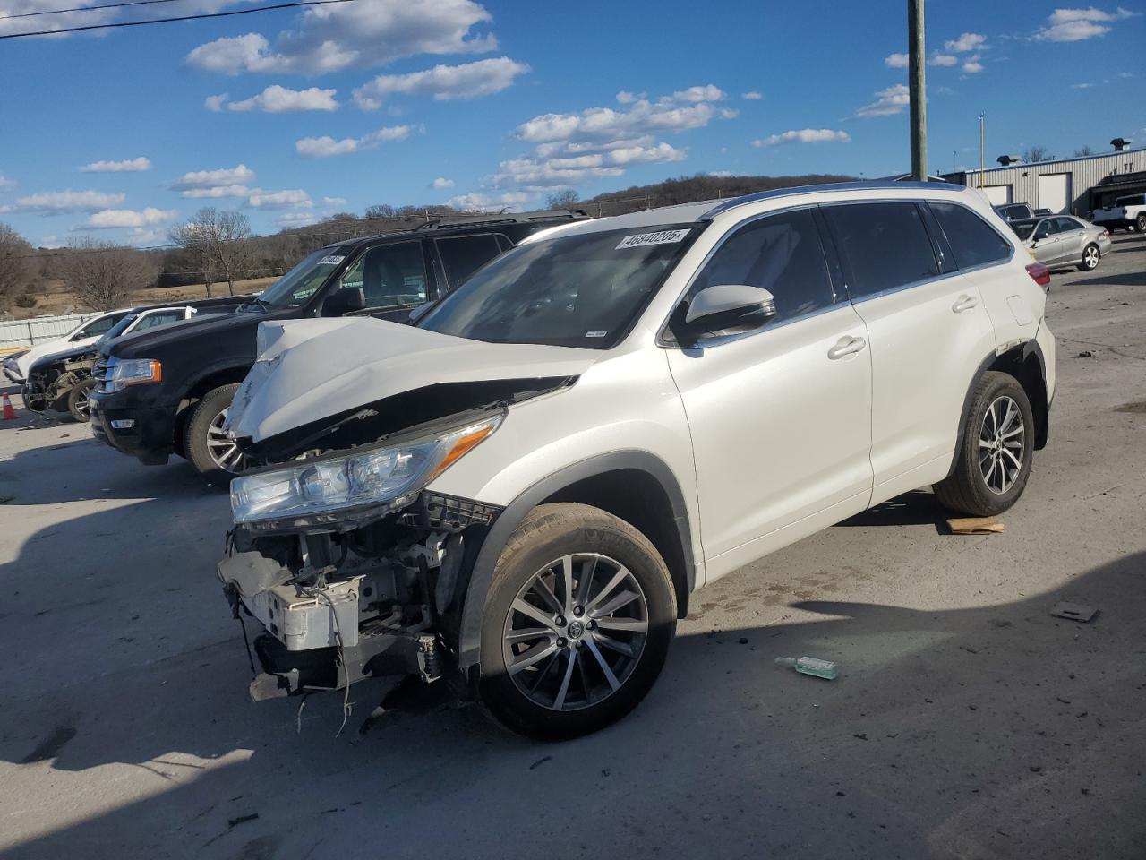 2017 Toyota Highlander - Image 1