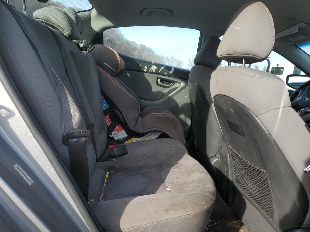 2011 Hyundai Elantra - Image 10