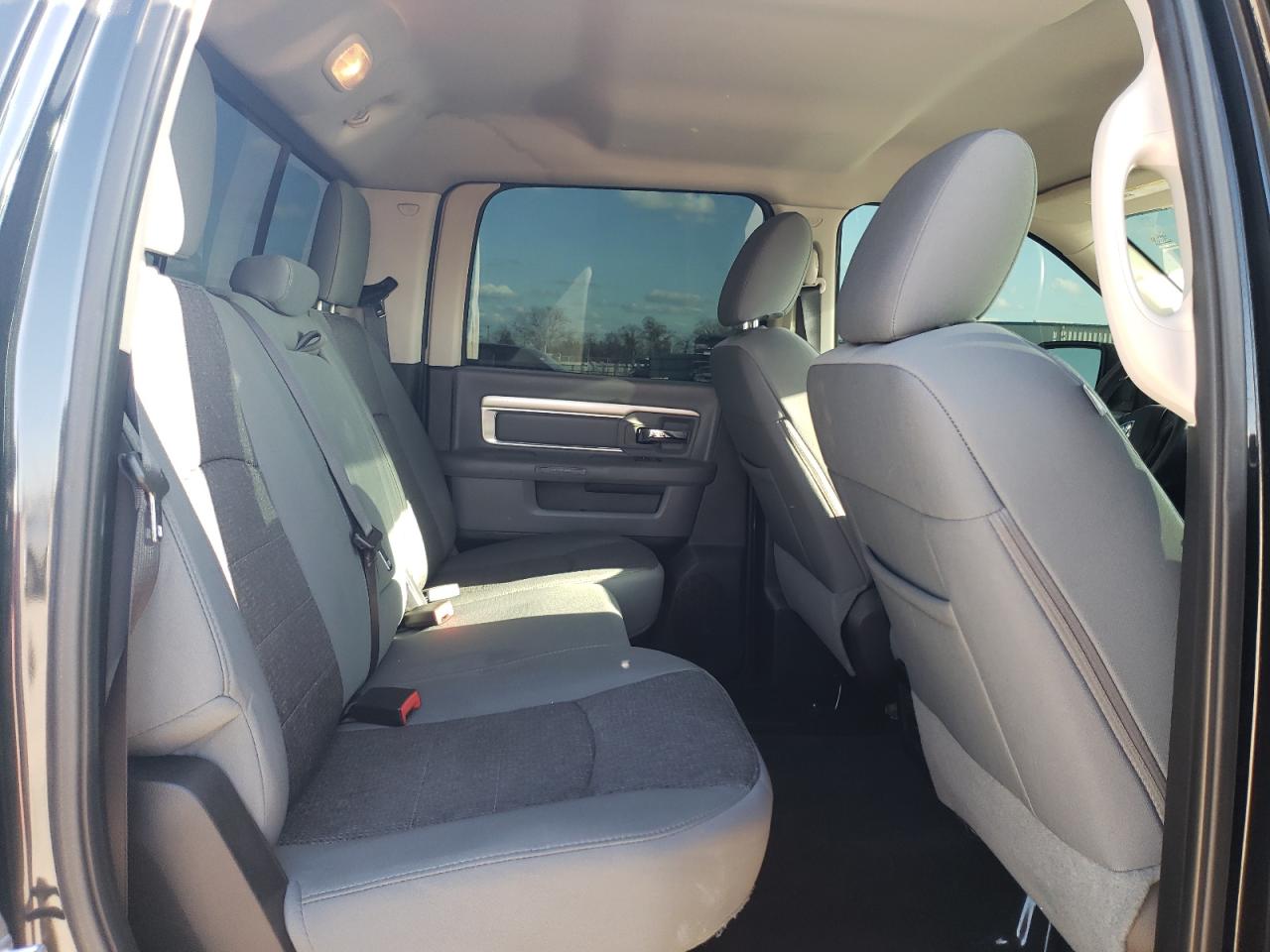 2015 RAM 1500 - Image 10