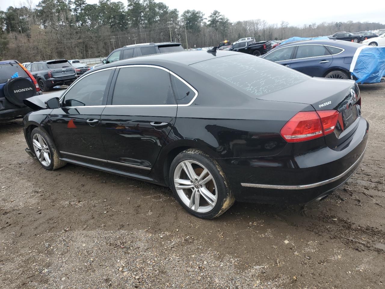 2015 Volkswagen Passat - Image 2