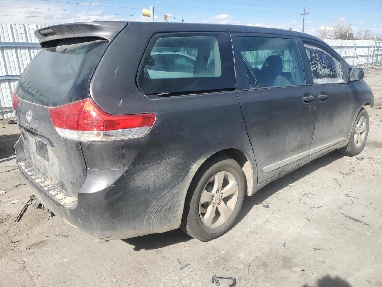 2012 Toyota Sienna - Image 3