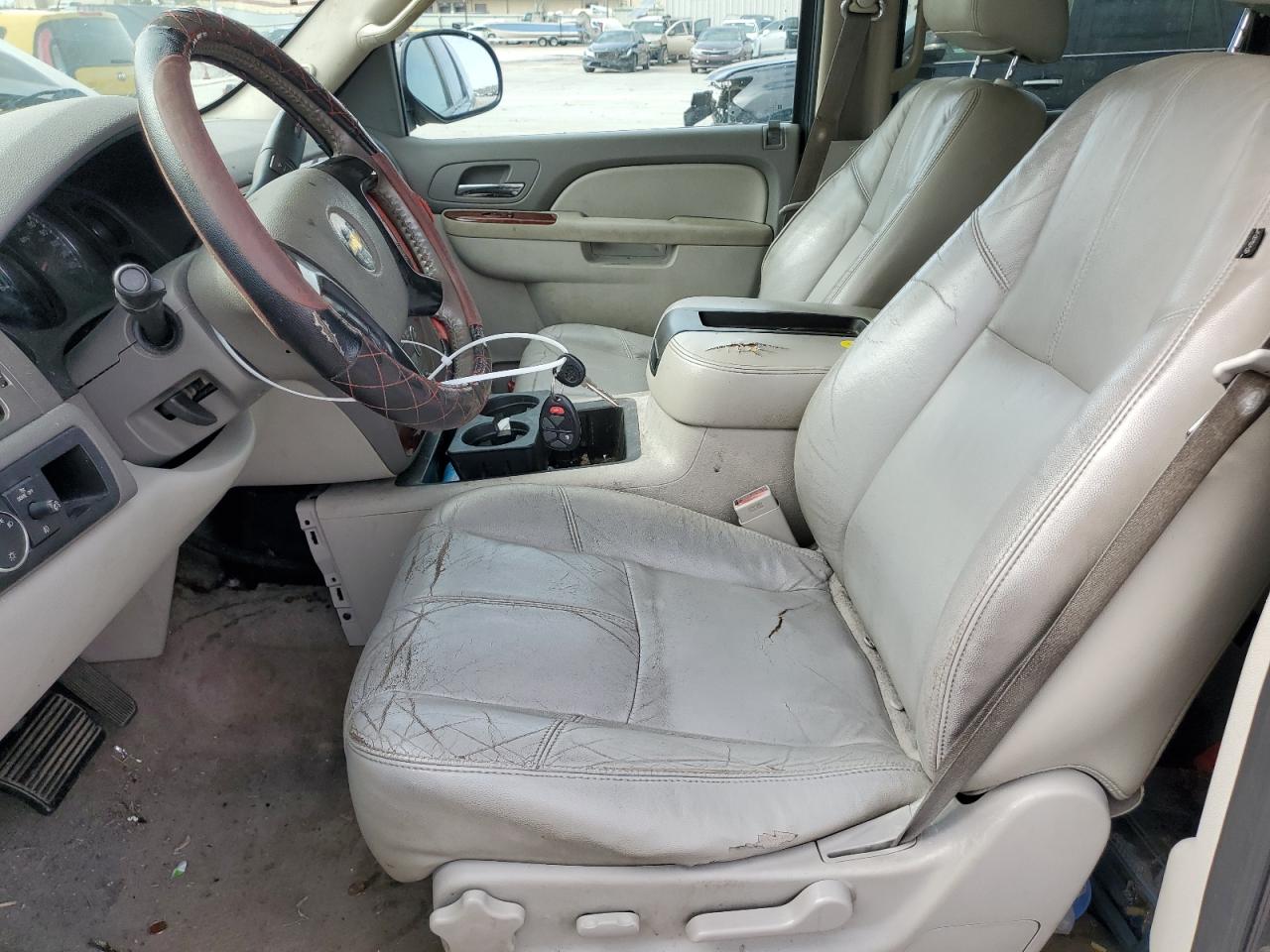 2010 Chevrolet Suburban - Image 7