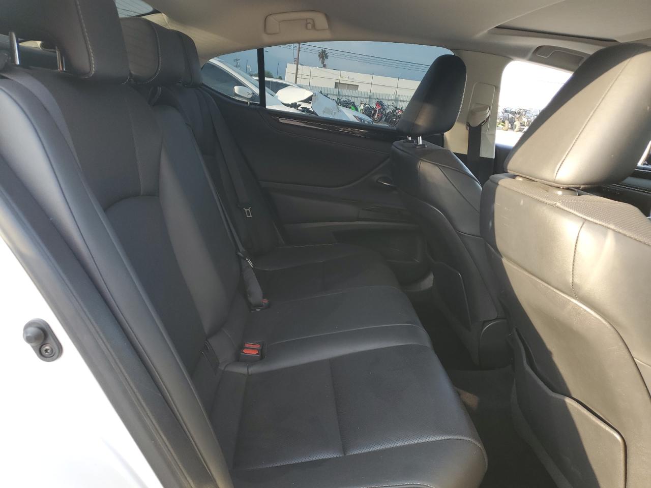 2021 Lexus ES - Image 10