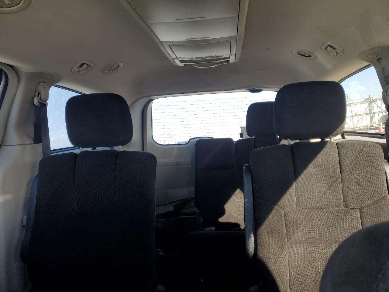 2012 Dodge Caravan - Image 10