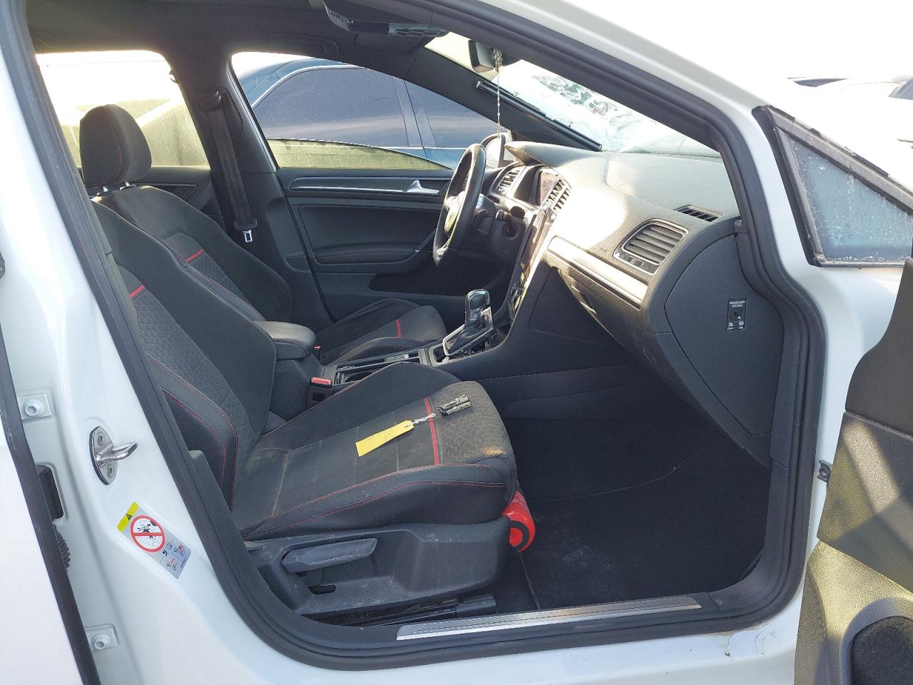 WVWFL2AU6JW077677 - 2018 Volkswagen Golf - #44659065