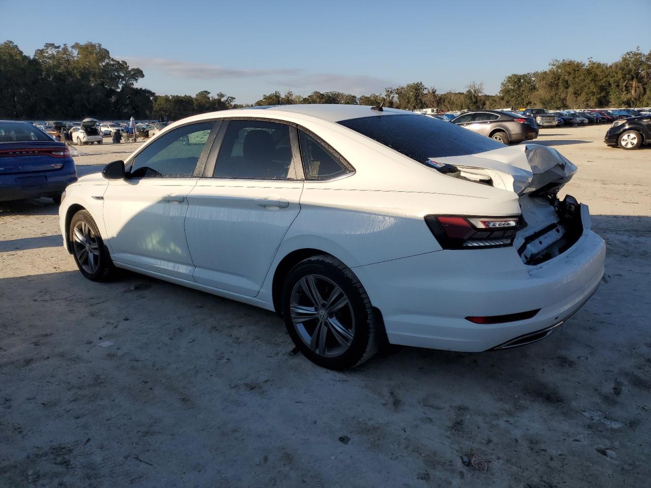2019 Volkswagen Jetta - Image 2