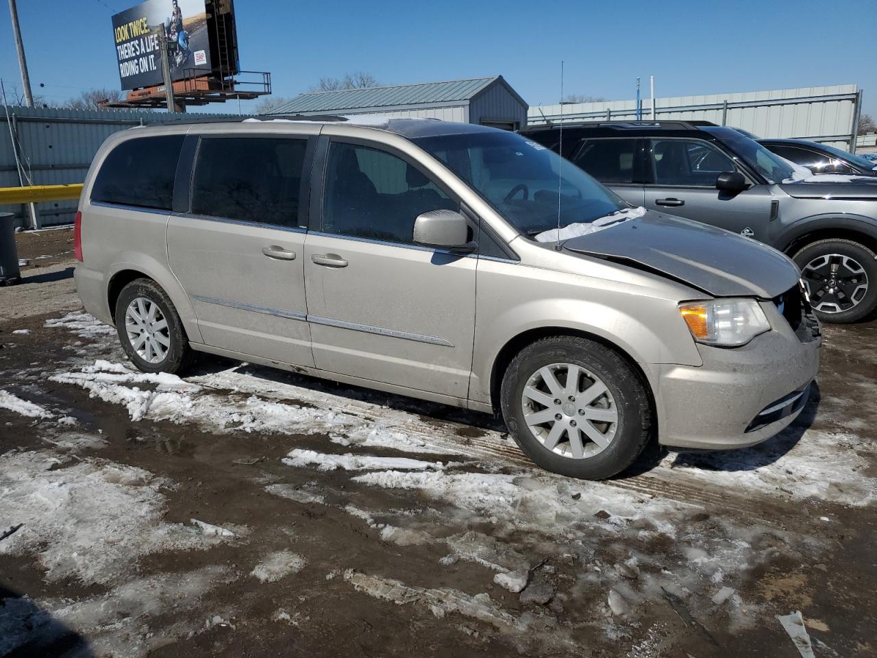 2014 Chrysler Town & Country - Image 4