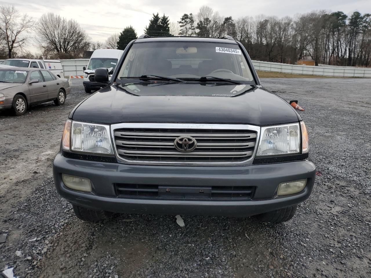 2004 Toyota Land Cruiser - Image 5