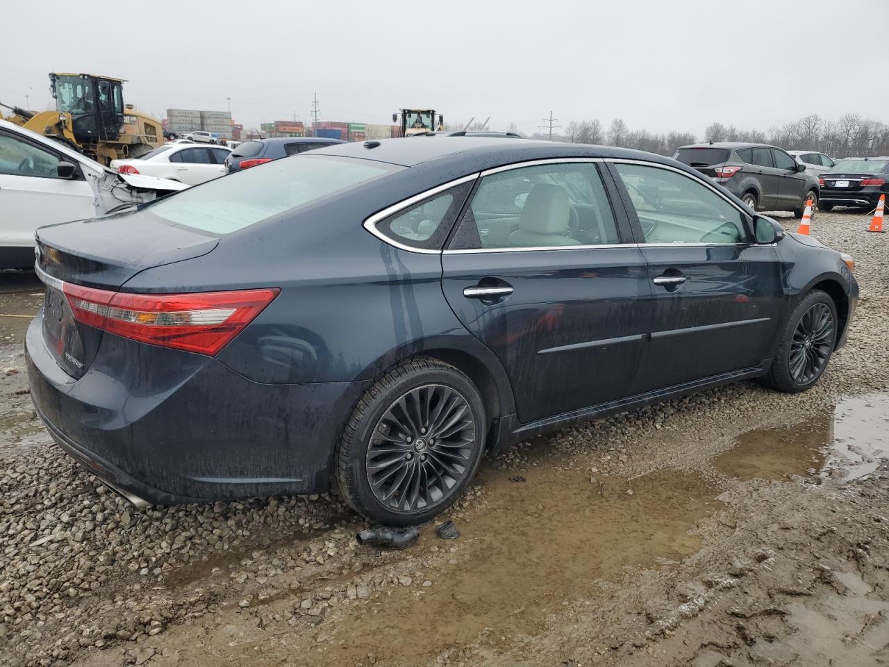 2016 Toyota Avalon - Image 3