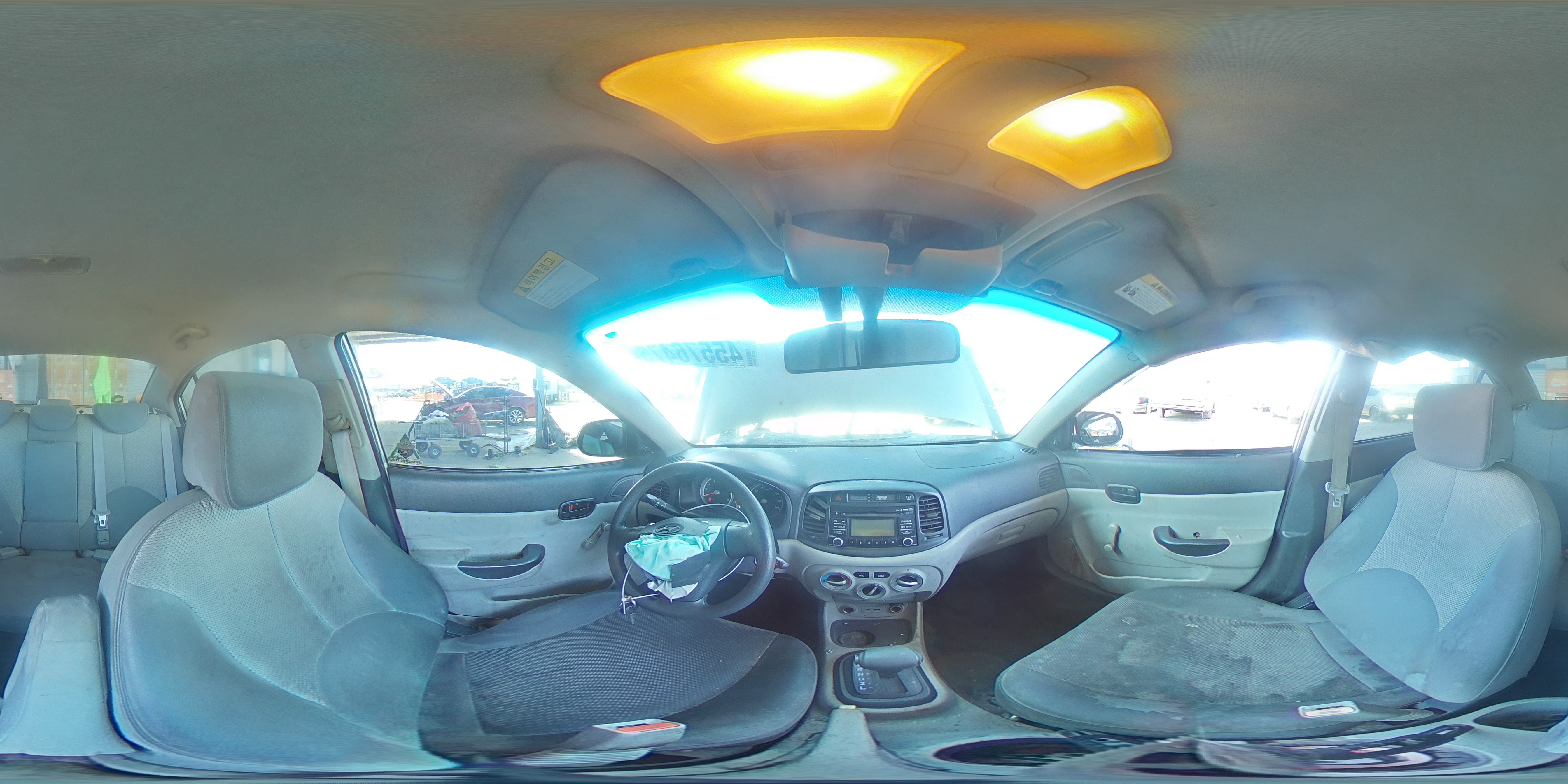 2010 Hyundai Accent - Image 12
