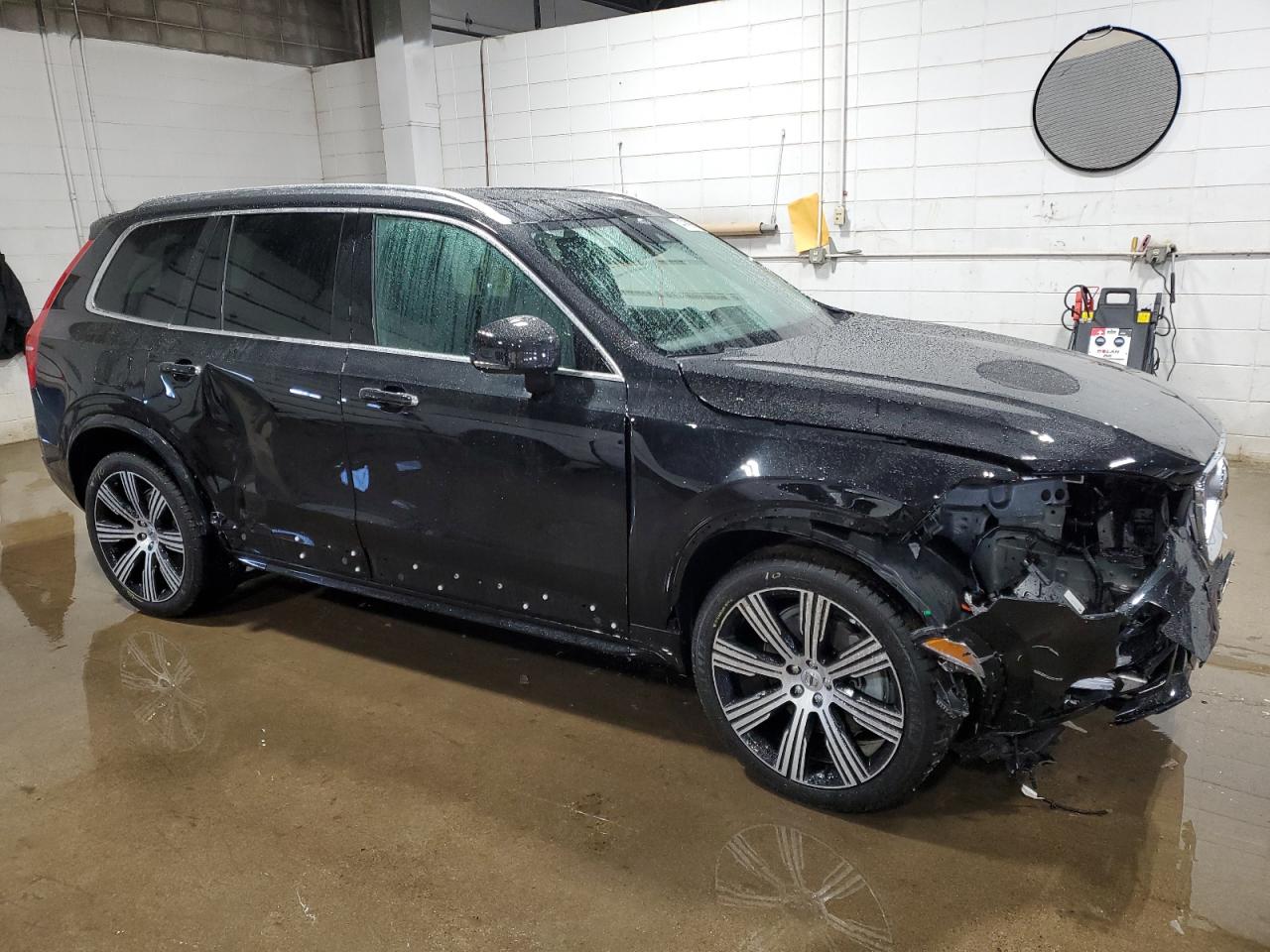 2022 Volvo XC90 - Image 4