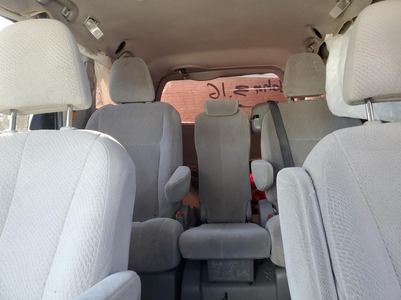 2011 Toyota Sienna - Image 10