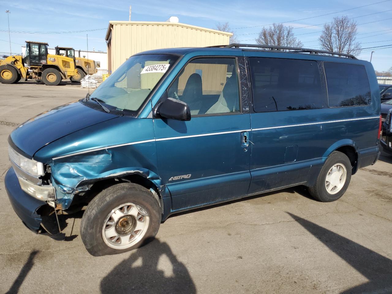 2000 Chevrolet Astro - Image 1