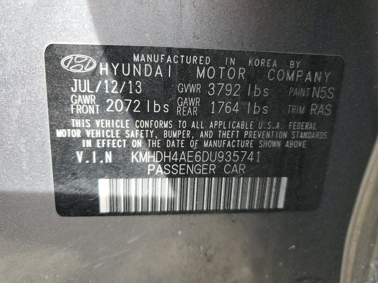 2013 Hyundai Elantra - Image 12