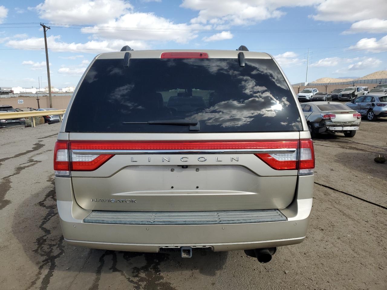 2017 Lincoln Navigator - Image 6
