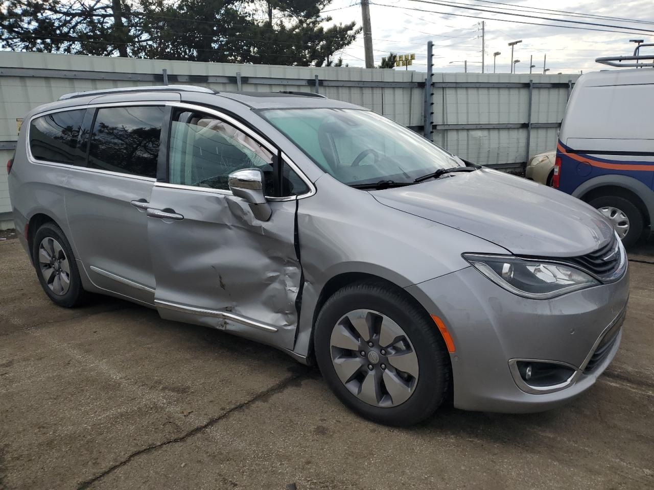 2018 Chrysler Pacifica - Image 4