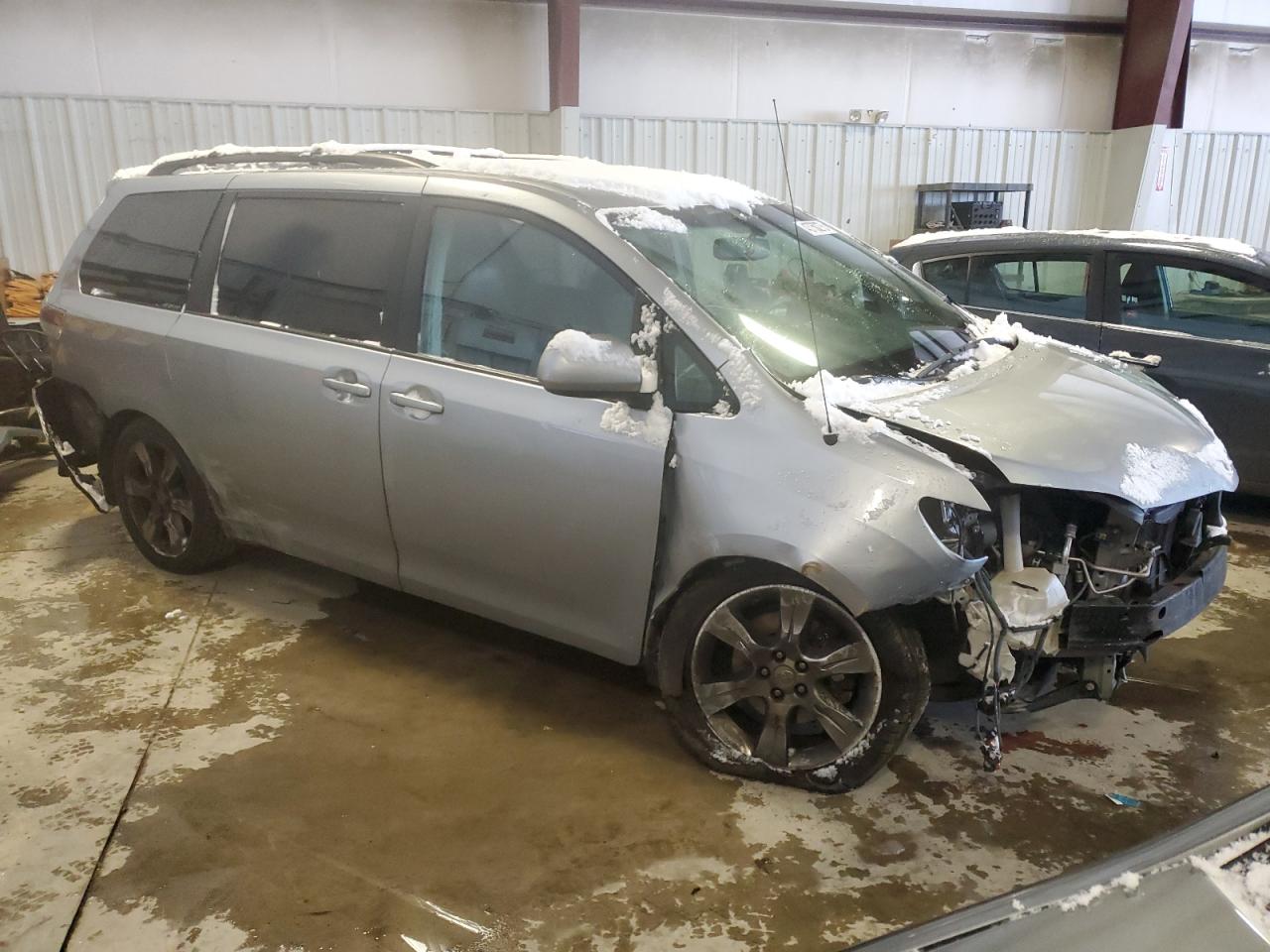 2012 Toyota Sienna - Image 4
