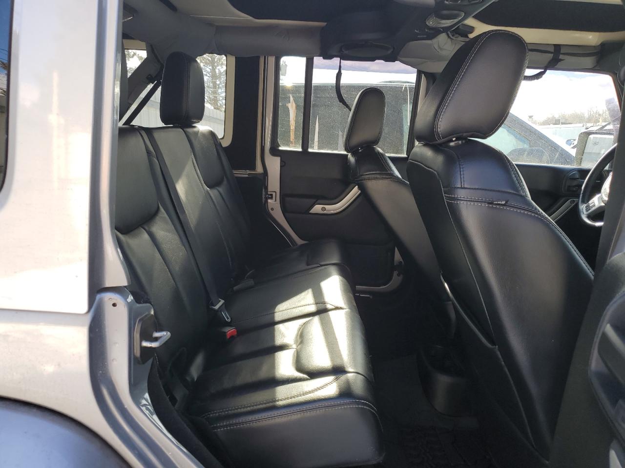 2014 Jeep Wrangler - Image 11