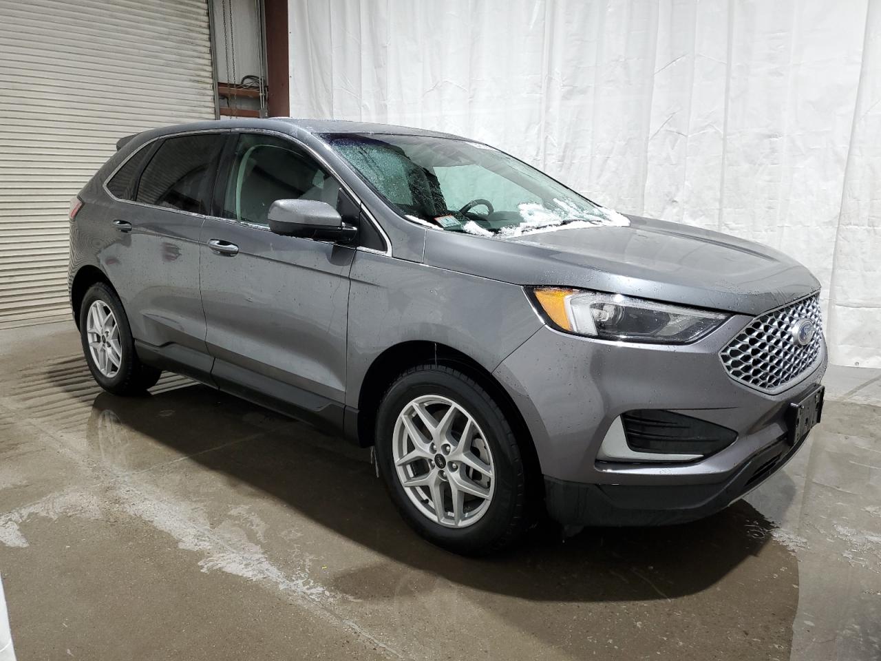2023 Ford Edge - Image 4