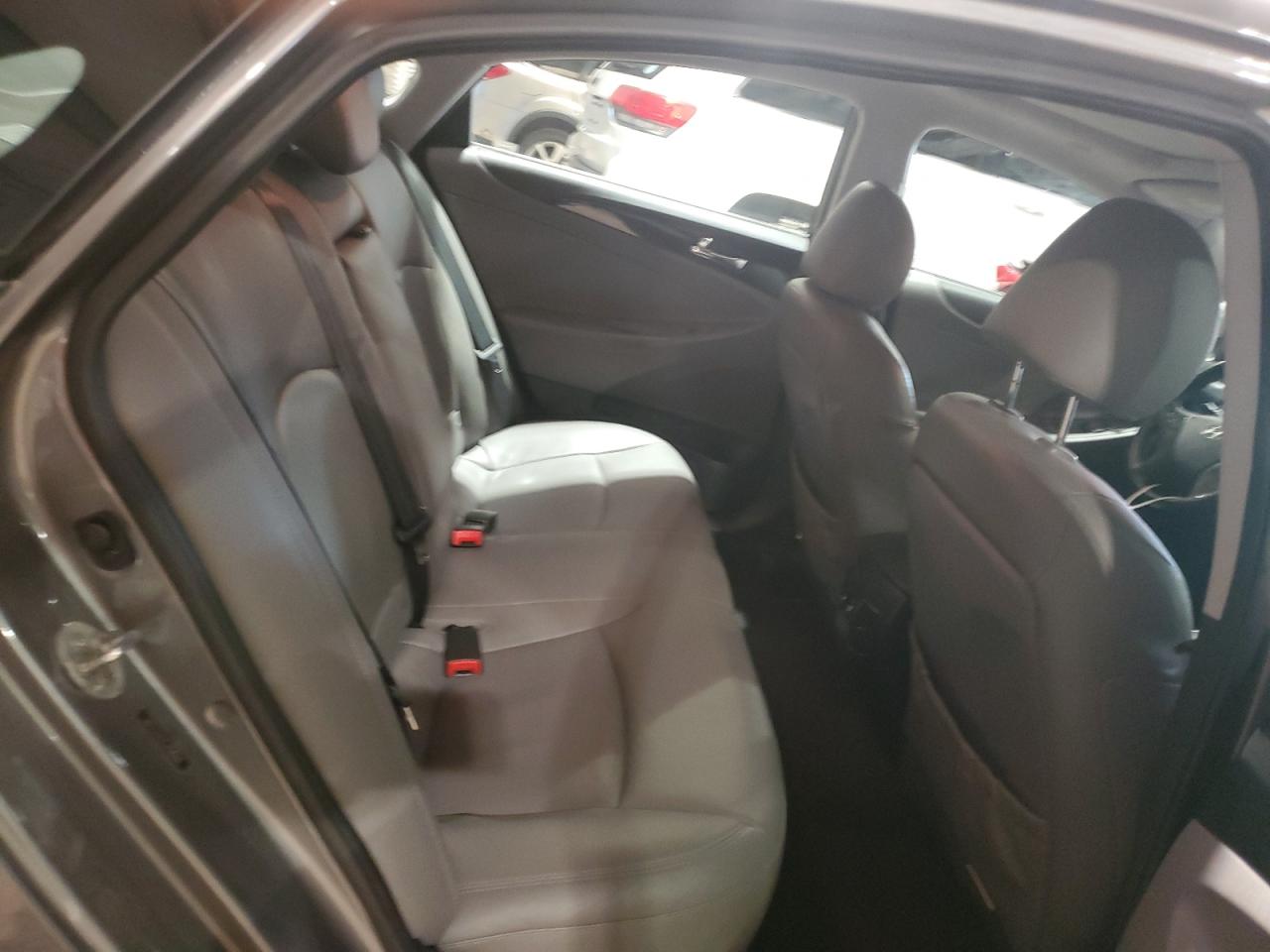 2012 Hyundai Sonata - Image 10