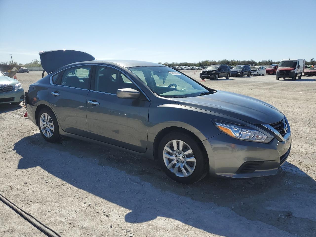 2017 Nissan Altima - Image 4