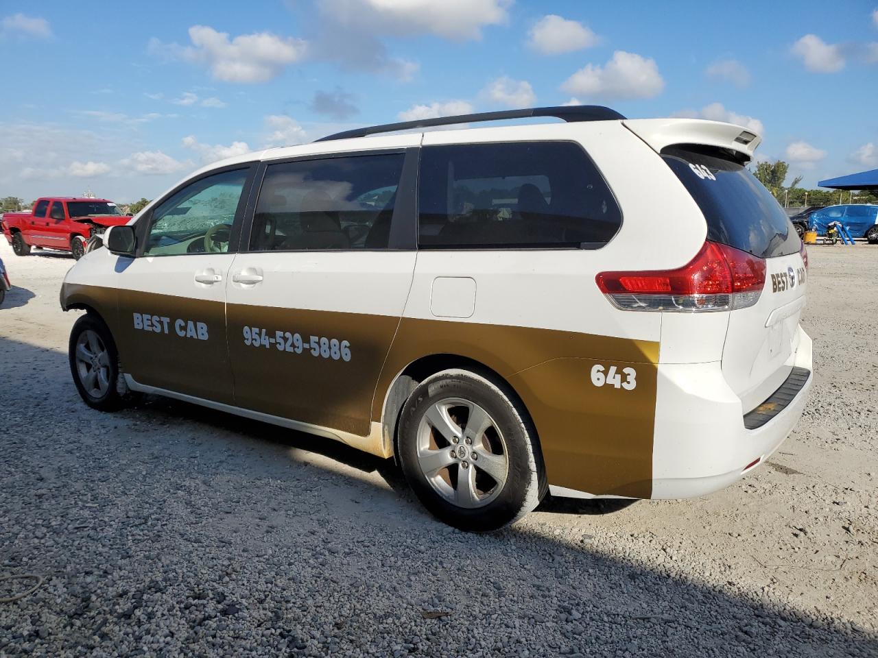 2013 Toyota Sienna - Image 2
