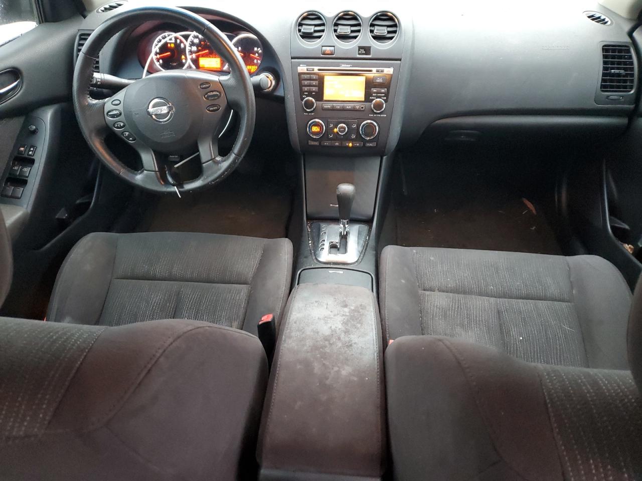 2010 Nissan Altima - Image 8