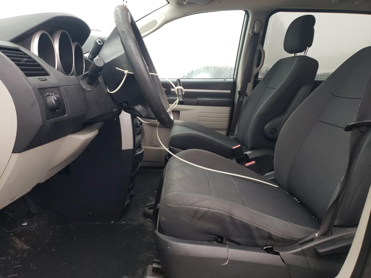 2010 Dodge Caravan - Image 7