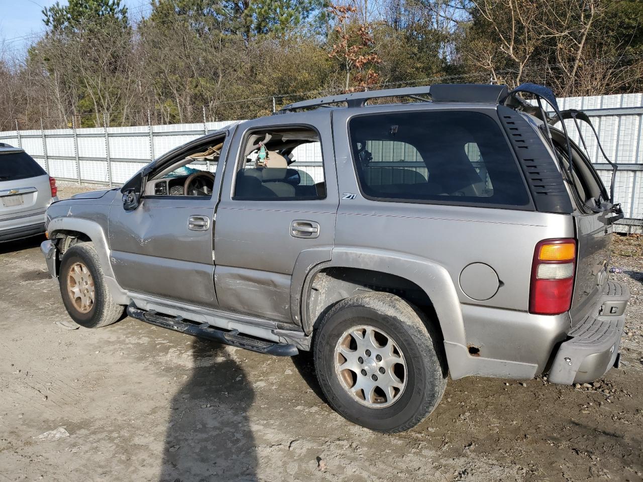 2001 Chevrolet Tahoe - Image 2