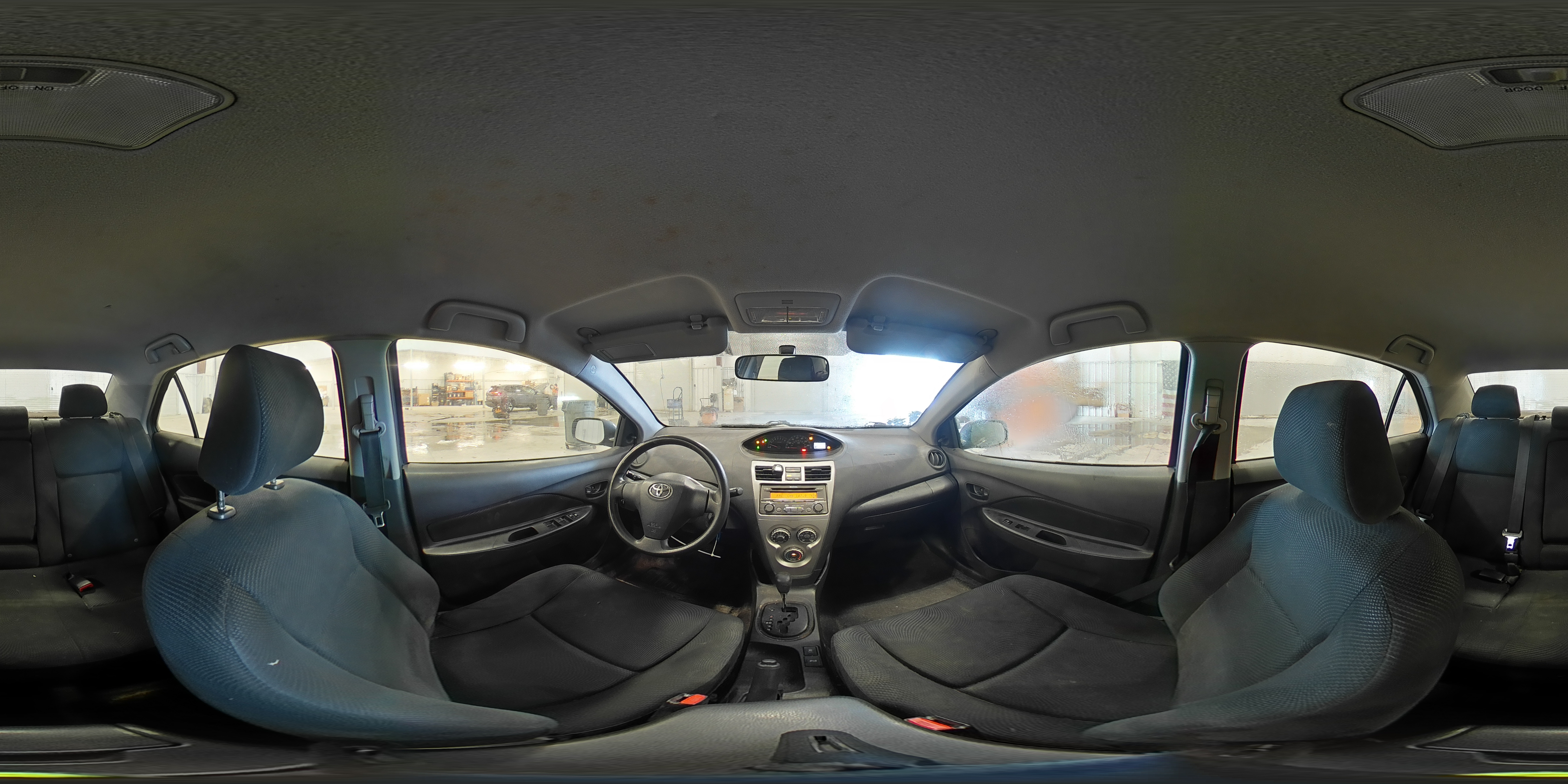 2012 Toyota Yaris - Image 12