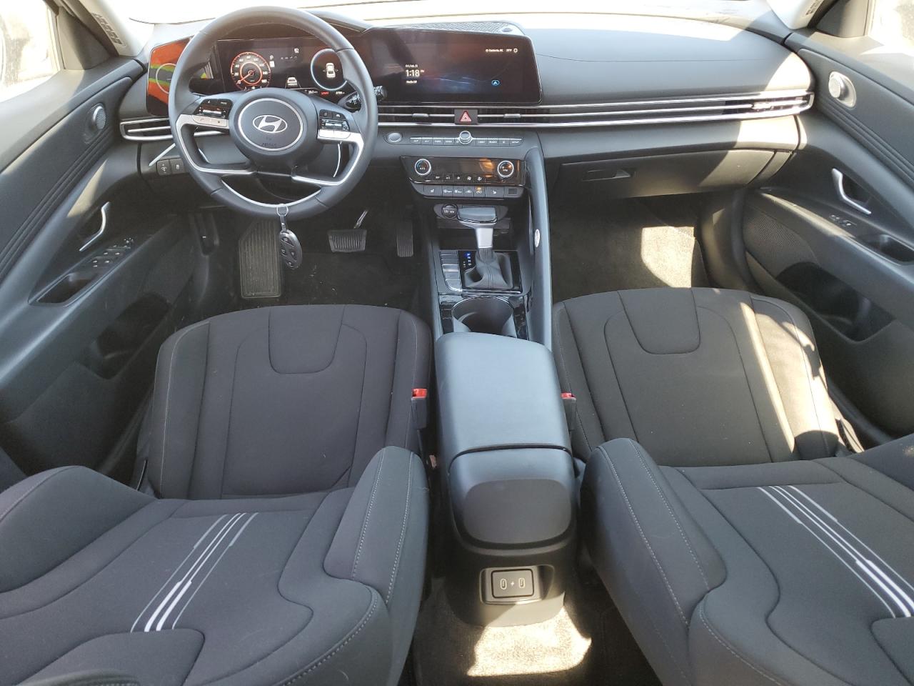 2024 Hyundai Elantra - Image 8