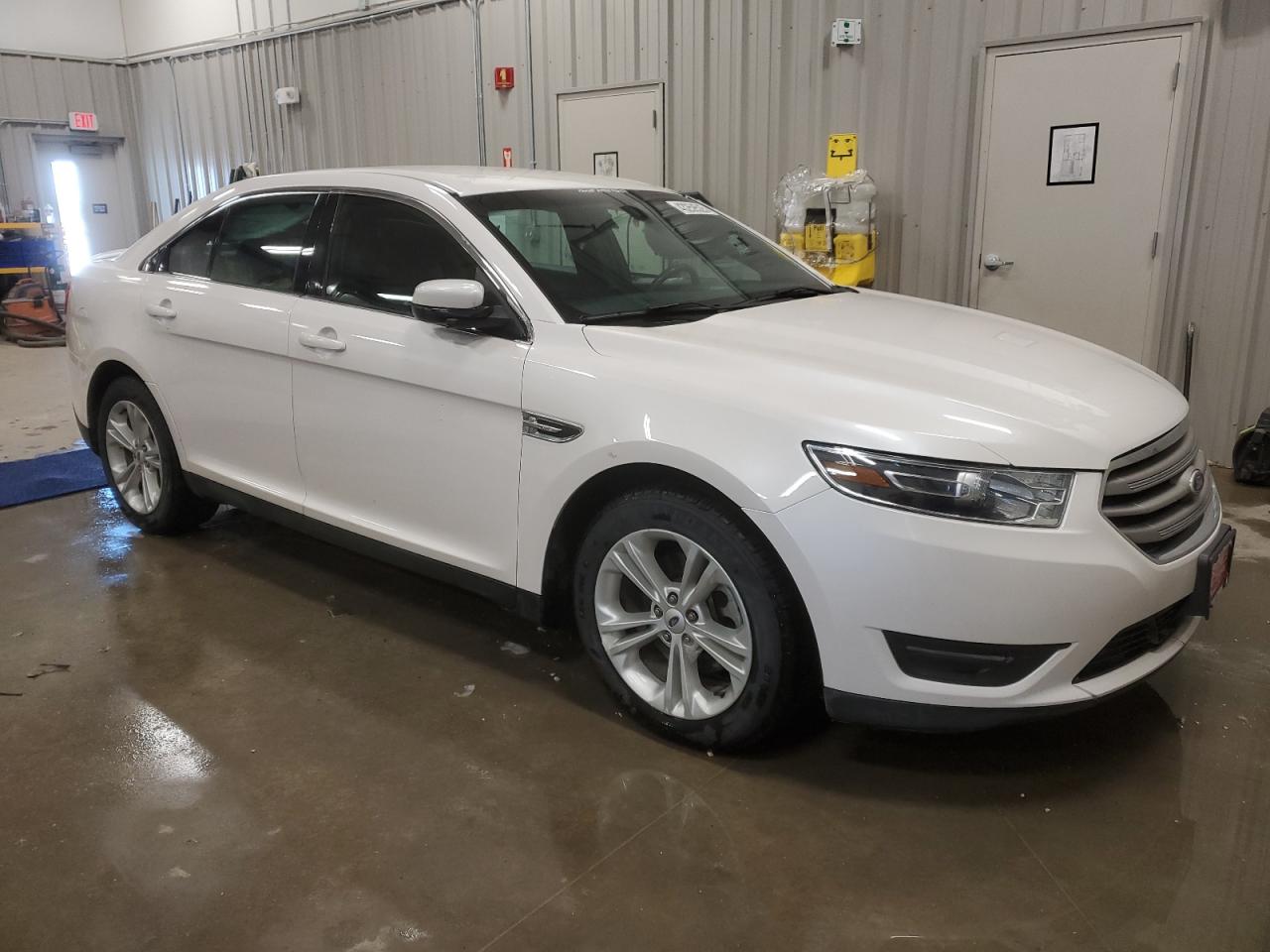 2015 Ford Taurus - Image 4