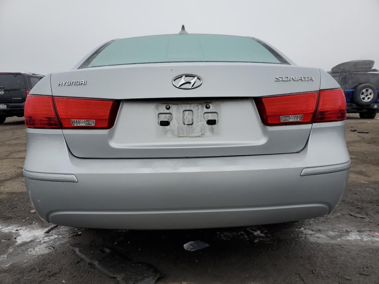 2010 Hyundai Sonata - Image 6