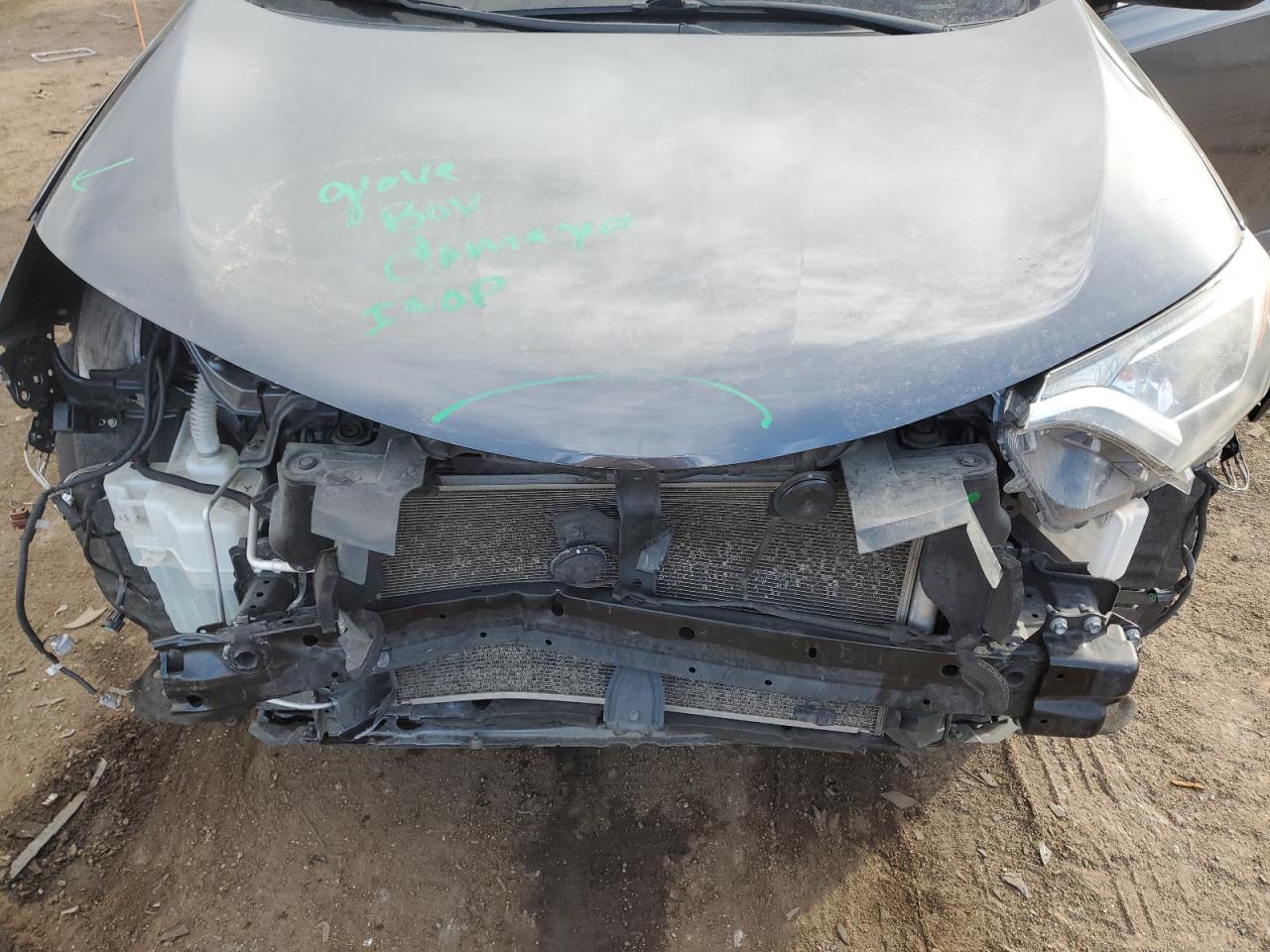 2018 Toyota RAV 4 - Image 12