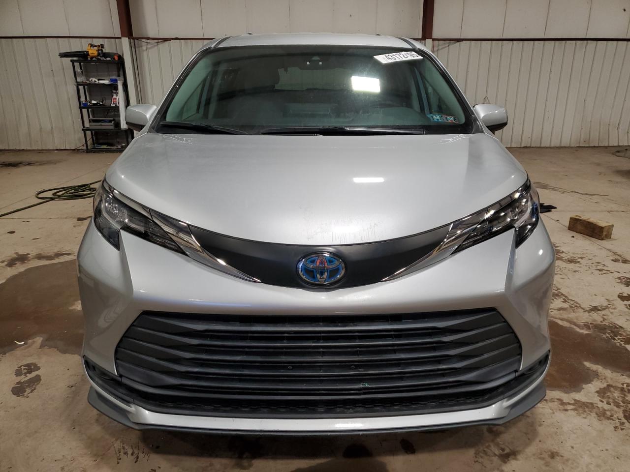 2021 Toyota Sienna - Image 5