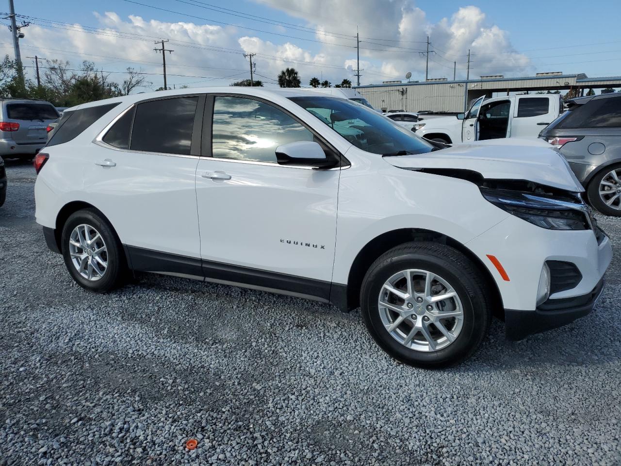 2022 Chevrolet Equinox - Image 4